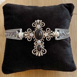 NWT Black Howlite Stone Cross Bracelet – Silver Alloy Adjustable Statement Piece